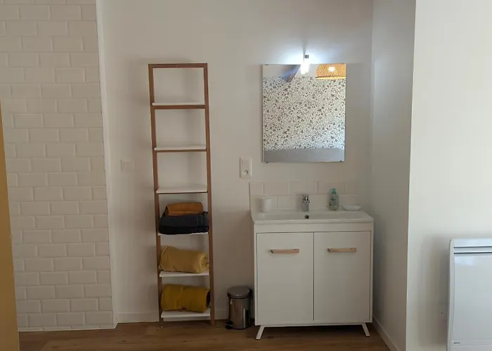 La Glycine, Maison Normande Proche De La Et Des Lieux Touristiques Holiday home Quettehou